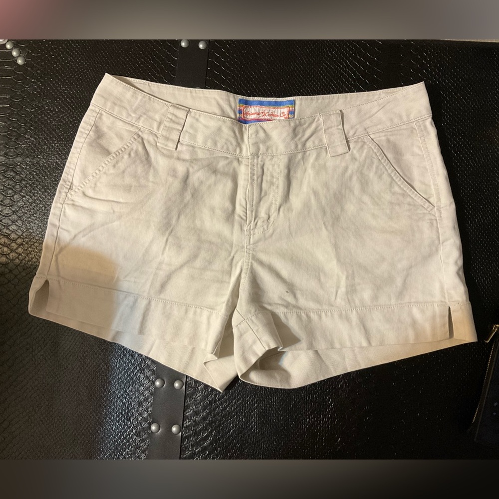 ARIZONA JEAN CO EUC shorts Size 9 light khaki color